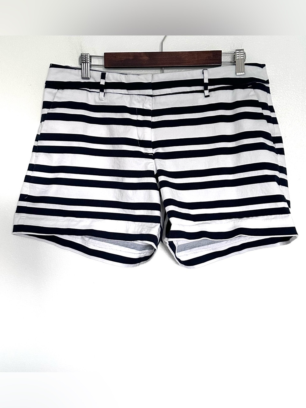 Nautica Shorts Women’s Size 12 Blue White Striped Front Pockets Zipper
